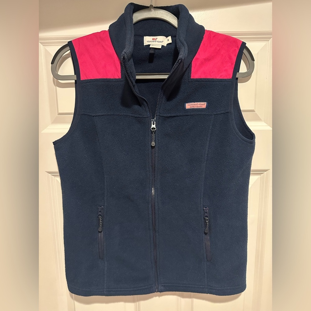 EUC Women’s Vineyard Vines Navy Blue and Pink Fleece Vest Size Medium